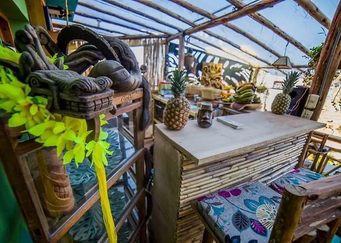 Tiki Lounge Bed and breakfast *